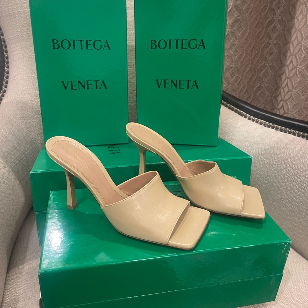 Bottega Veneta Cream Leather Square-Toe Mule Heels